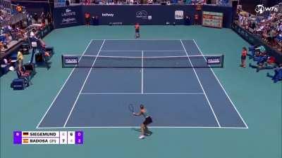 Ballperson becomes Paula Badosa's hitting partner during long break in play