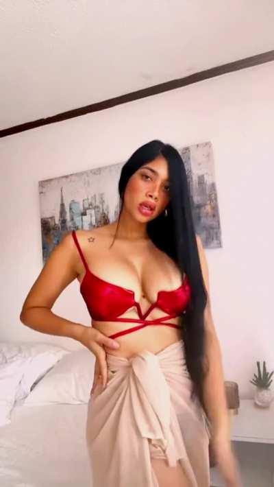 Squeeze and lick my tits daddy…? (FREE)