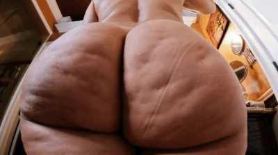 I’ve gained a little weight so my booty and thighs have gotten bigger and I have gotten hornier. Cum say hi. 