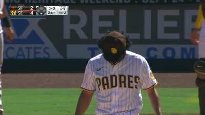 [Highlight] Mike Yastrzemski cuts the lead to 2 with a homer to right