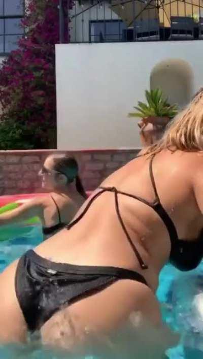 Twerking in slow motion