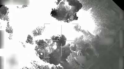 Video được xuất ra từ chính màn hình của B-52, cho thấy B-52 rải thảm xuống căn cứ của Iran