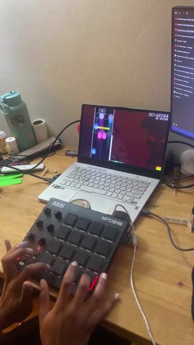 anyone else playing drum pad? my wrists hurt >_<