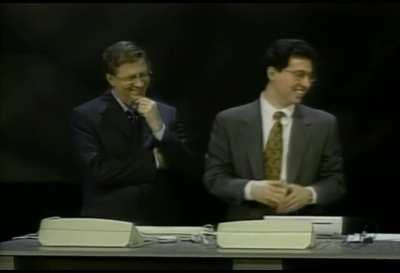 Windows 98 crashes and displays a BSOD while being demonstrated by Bill Gates at COMDEX, in April 1998 (HD version)