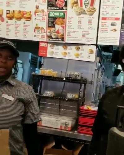 Bruh why she look like lil Tunechi 💀💀