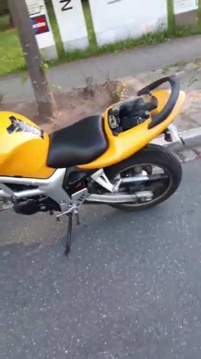 Wenn das Moped um 18:30 qualmt, man sich aber um 19:00 mit den Bois verabredet hat.