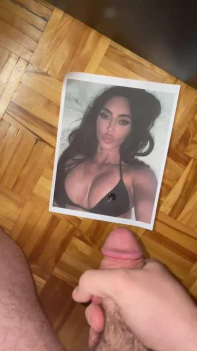 Kim Kardashian Cum Tribute