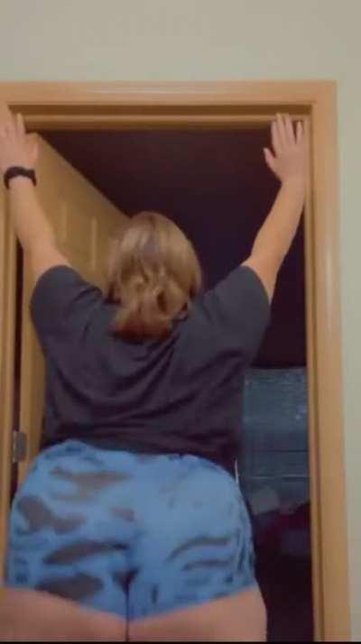 Fat ass bbw clapping 😬🍑👏