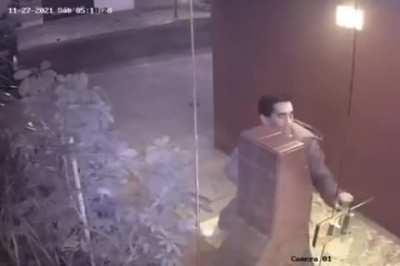 When you get home and somebody try to mug you