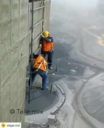 This is how a scaffold is dismantled