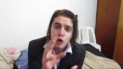 calma amigos ele esta apenas cuspindo fatos