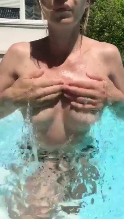 (F42) mommy's on fire.. 🔥