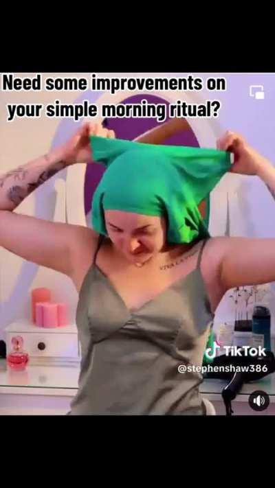 You're telling me all I've needed this whole time to perfect my makeup is saran wrap?! 