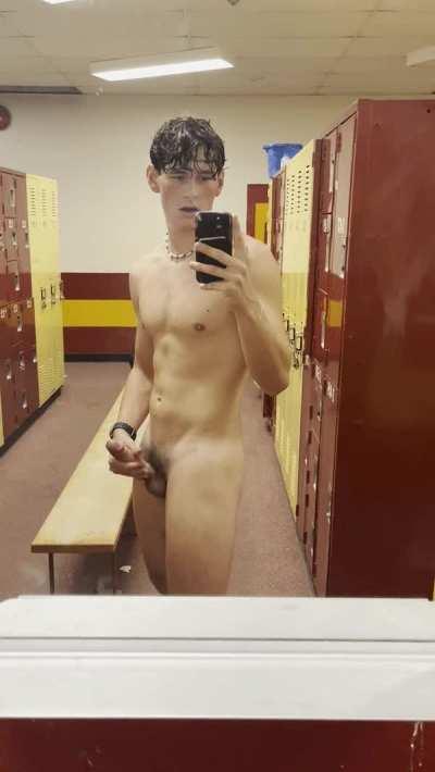 would u stuff me in the locker room?