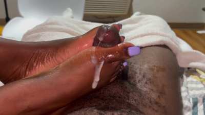 Her size 12s squeezed it outta me 😩