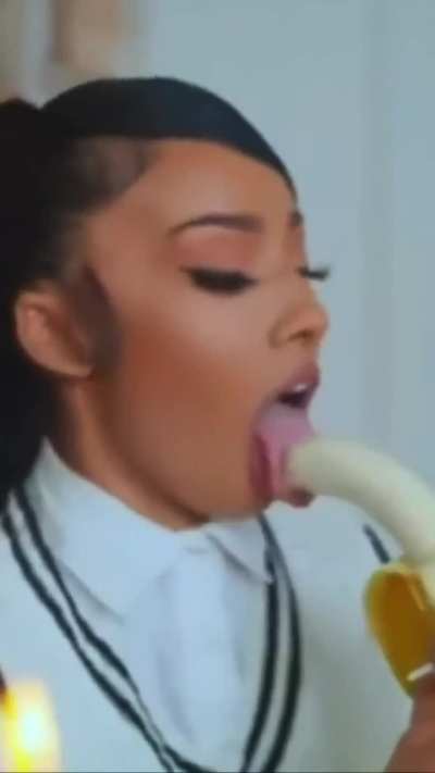 Who would you rather get head from? Rubi🌹 vs. Saweetie🍭