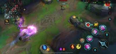 PSA: Seraphine ult bounces off enemies AND allies