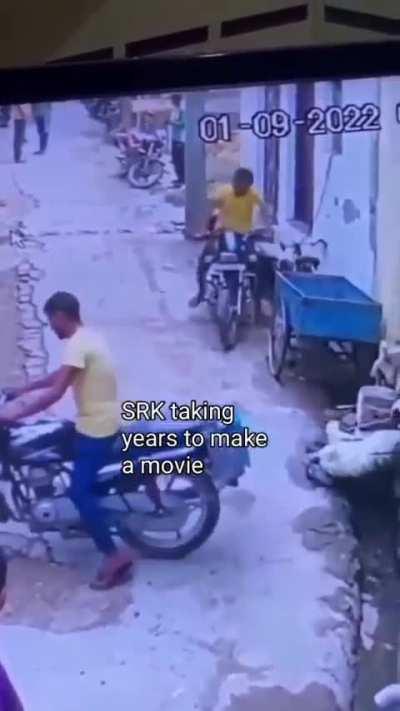 SRK vs Akki making movies.