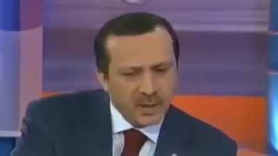 Beyler bu adam kim keşke bizim cb miz olsa