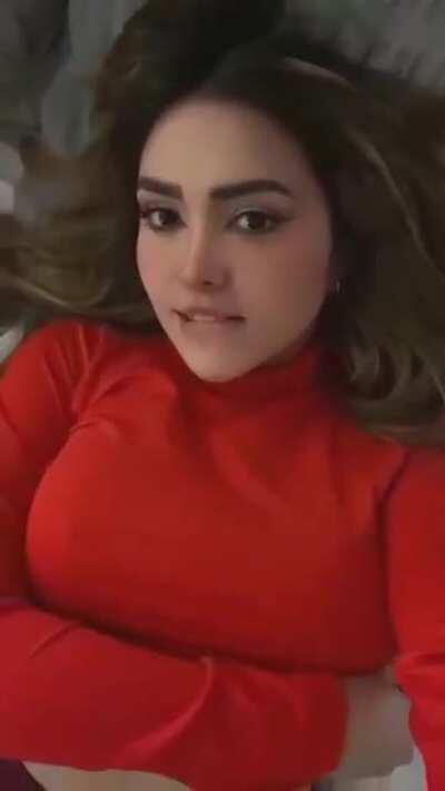 Ari gameplays con sus pezónes duros