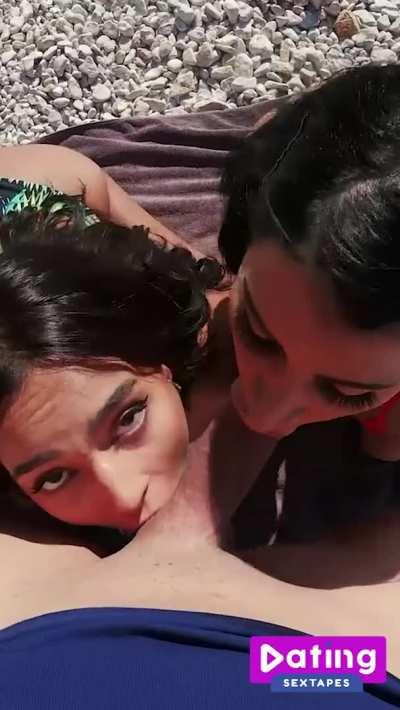 Double blowjob in Public