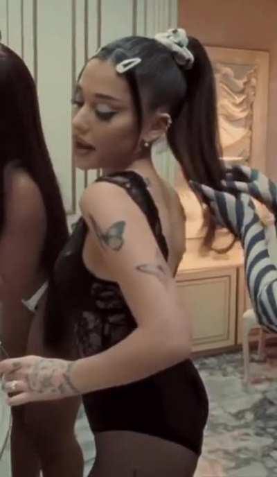 She has such a perfect butt 🍑