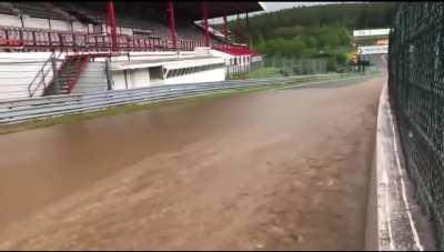 Pov: it rains the whole week in spa