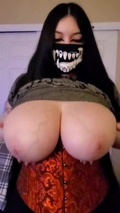 Tiddy drop in my new corset