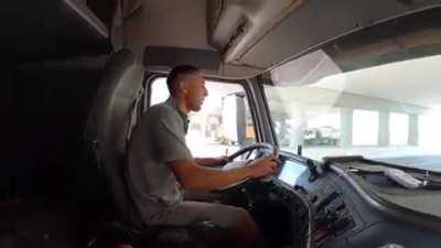 Turk meets an Uyghur while traveling “Mende Turkem” “Bir kan” (By Berkoo)