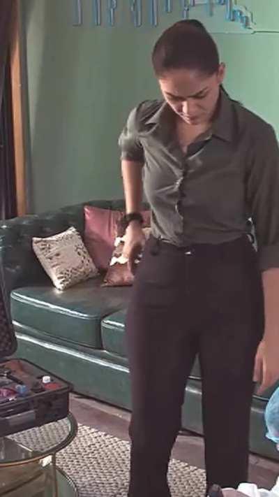 Dangerous curves of Mrunal Thakur... she's elite version of Ileana D'Cruz