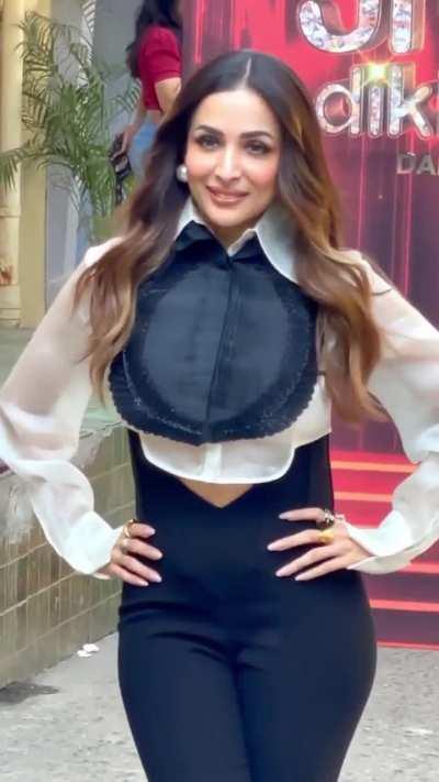 Malaika Arora Looks Very Sexy In Black Clothes ❤️😍