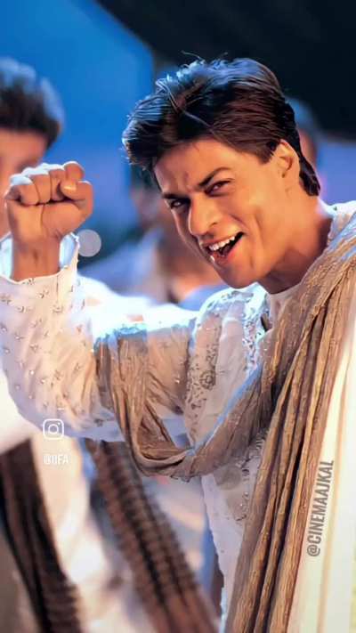 The Icon, the Charm , the Charisma - just simply too many reasons why we love SRK ! 😊