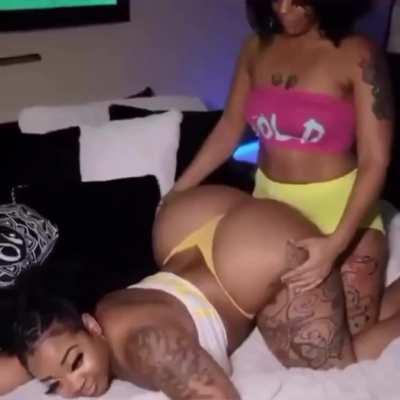 👯‍♀️ass humping