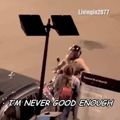 I don't know whether to laugh or cry :3