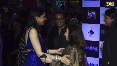 An event especially for Deepika Padukone’s fappers. A premier of sexy pics of her in the large screen, a mass shagging in theatre in front of our goddess and she starts hugging many of her fappers before the event as appreciation. What will you say our Cu