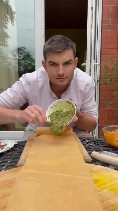 The truest embodiment of the thin line between culinary brilliance, almost bordering on insanity and shitposty stupidity: pasta made into a Wellington.