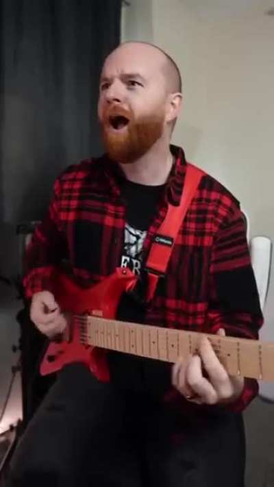 Contratando o amigo metaleiro pra cobrir o guitarrista de jazz. 