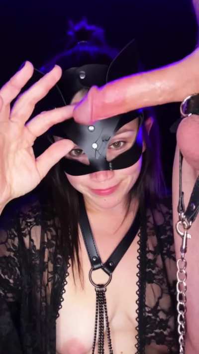 Tugging on his balls to make sure his blowjob isn’t to enjoyable 😈😉😈