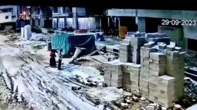 Crane drops load and instantly kills worker below