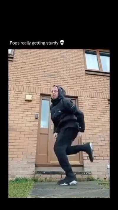 Who's mans is this??😂