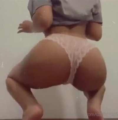 Ik she can ride 🥴🤩