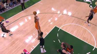 [Highlight] Chris Paul Gets To His Spot, Gets Bucket over Giannis