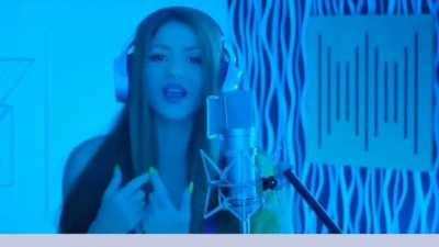 Para mi Shakira se ha pasado un poco... 😔