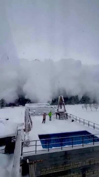 In Kabardino-Balkaria, they wanted to produce a controlled avalanche, but something went wrong and people were slightly covered with a snow wave. No harm done. Scary beautiful