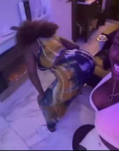 Amara la Negra twerk