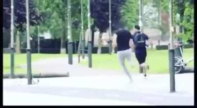 [Spain] A thief stole the wallet of a woman and an off duty cop catches him