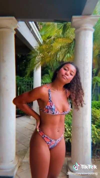 Please 🙄 A girl can either be sexy or innocent, she can't be bo...........😳