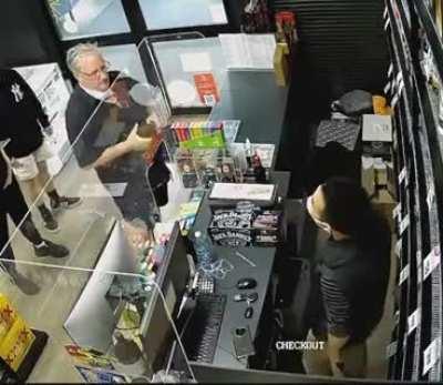 Guy dies inside after trying to do a runner from a liquor store