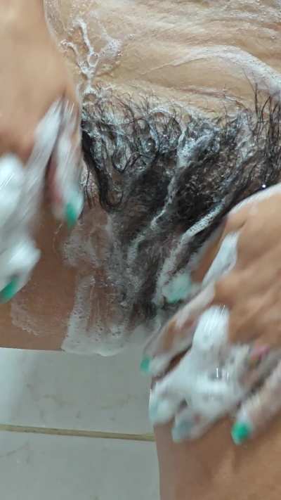 Don’t be shy, come explore my bush :)