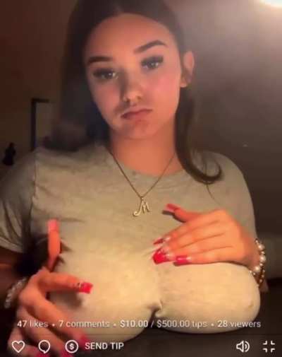 Love those tits 😁